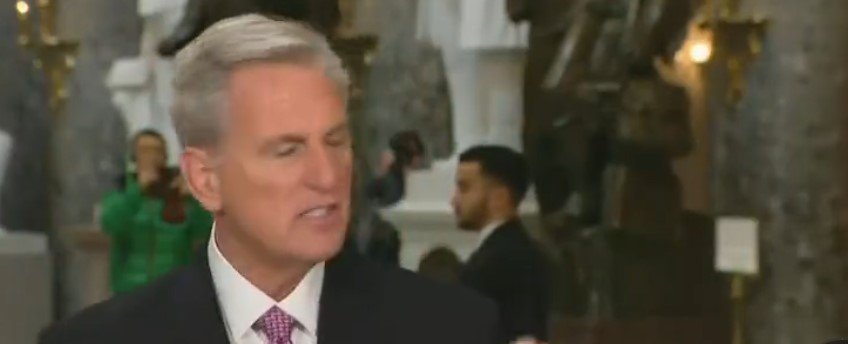 kevin-mccarthy-claims-that-democrats-are-telling-him-that-he-runs-the-house-better-than-pelosi