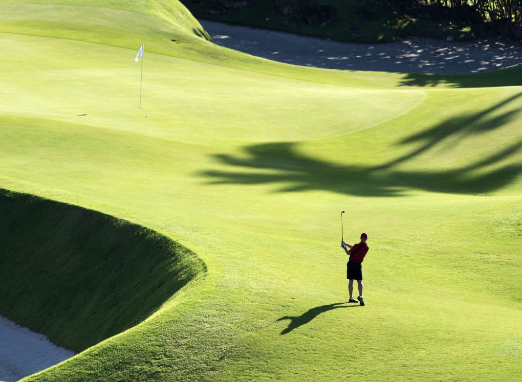 remote-workers-are-‘choosing-to-spread-work-out,’-and-golf-courses-are-benefiting