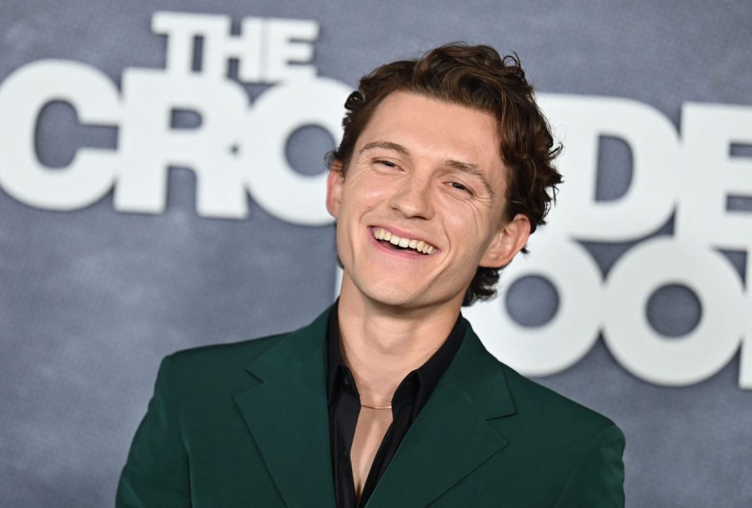 tom-holland’s-struggle-with-alcohol-highlights-a-driving-force-behind-dependence:-“i-just-felt-so-much-pressure” 