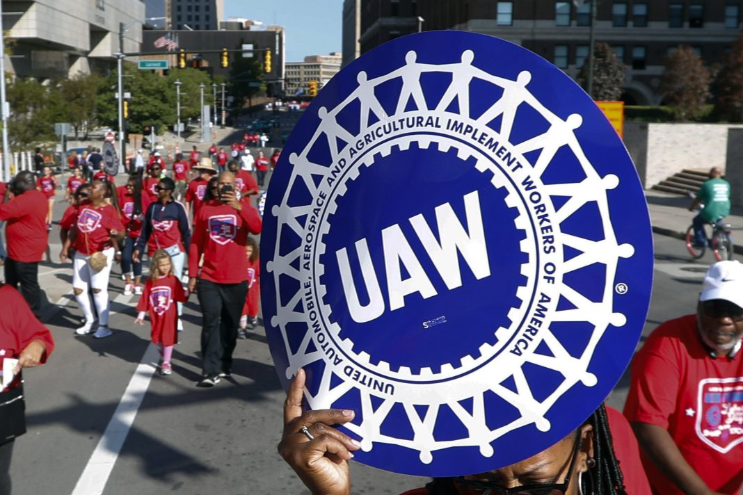 uaw-president-throws-automaker-proposals-in-trash-as-tensions-ahead-of-possible-union-strike-intensify:-‘be-ready-to-stand-up-for-yourselves’